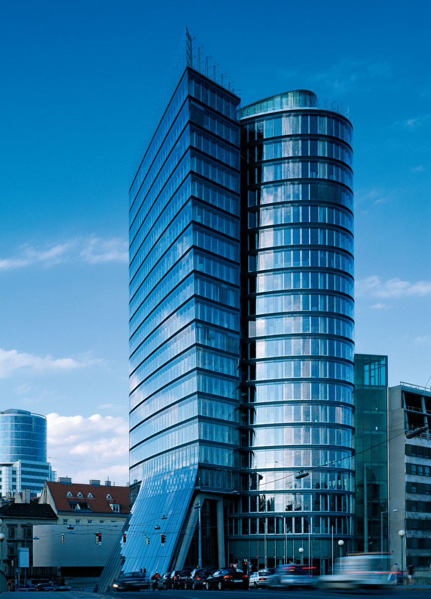 Wandverkleidung Referenz | Aussenansicht Uniqa Tower Wandverkleidung Referenz | Aussenansicht Uniqa Tower